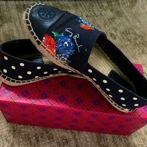 Tory Burch excellent condition navy slip ons sz 7